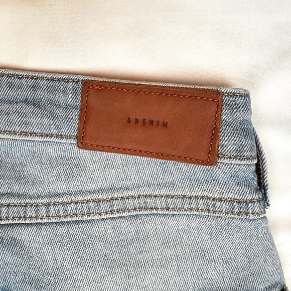 (30) H&M Distressed Buttonfly Jean Sorts - Picture 2 of 8